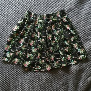 🛍Medium Black Pink Floral Skater Skirt EUC